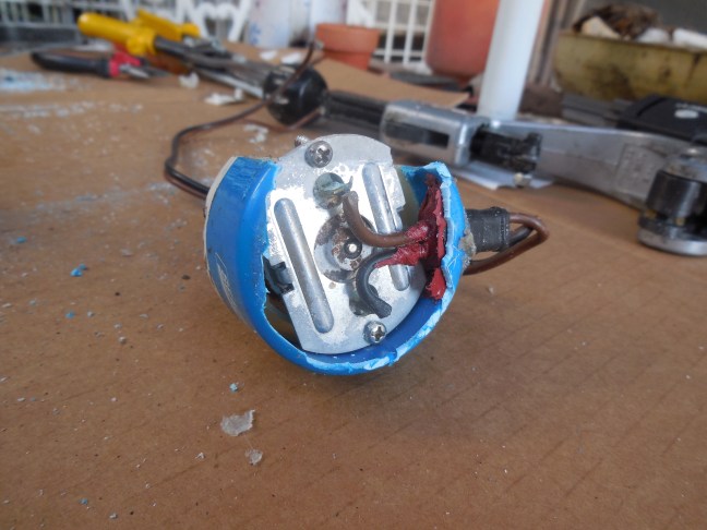 Cutaway of the bottom of a bilge pump.